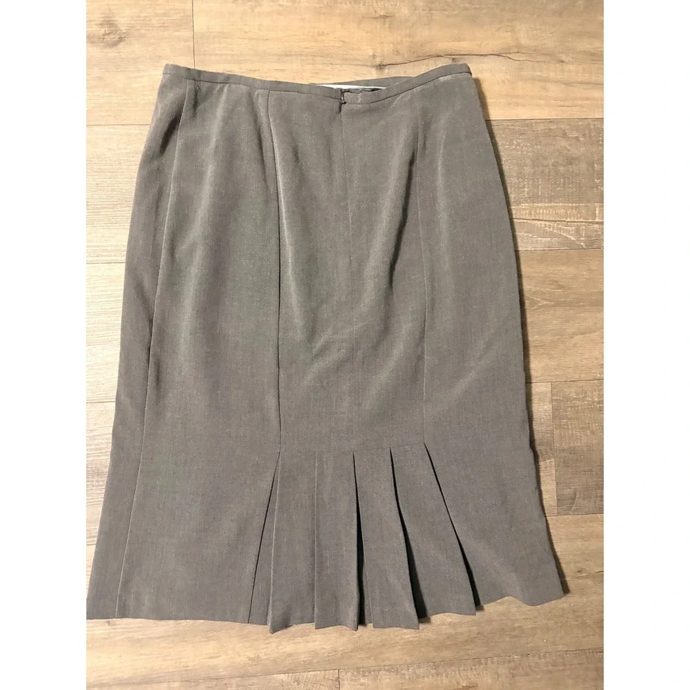 Worthington Gray Pleated Back Pencil Skirt Size 12 Career Office Wear Stretch